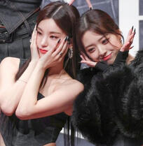 itzy's yeji &amp; yuna
